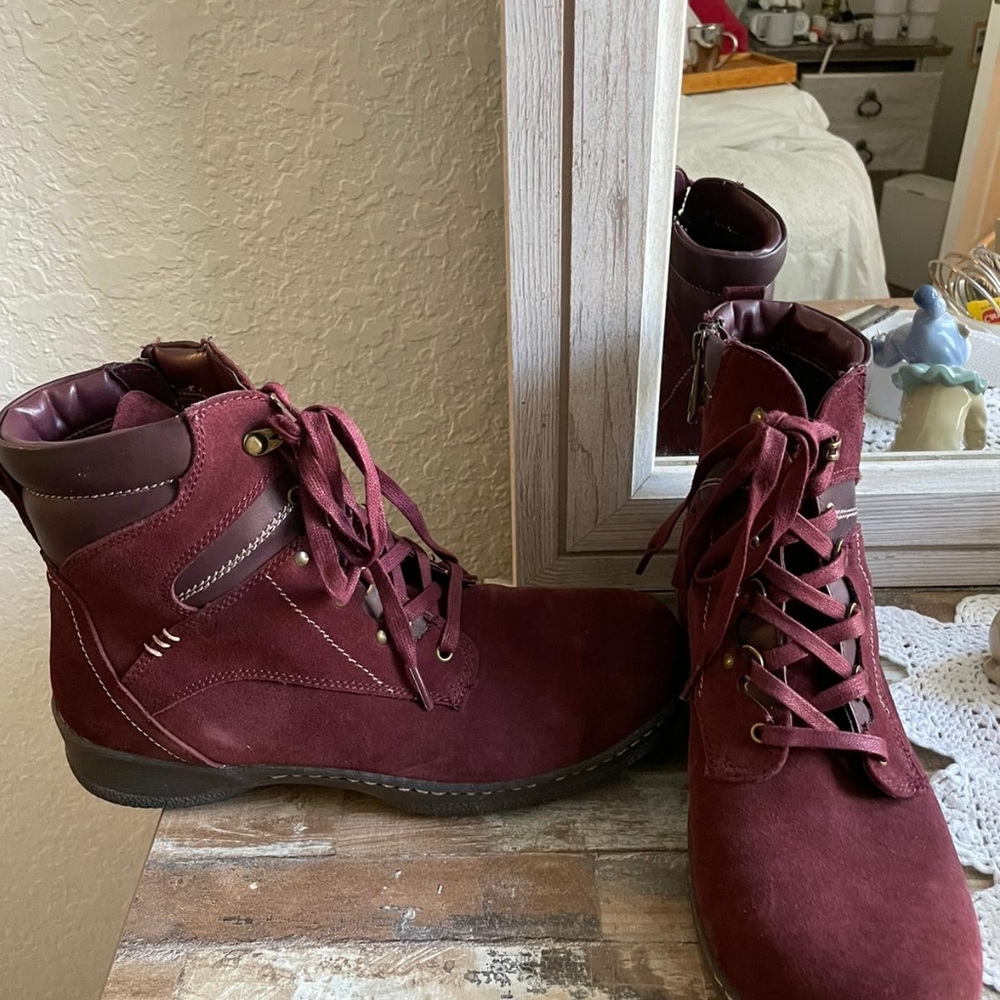 BEAUTIFULL BOOTIES